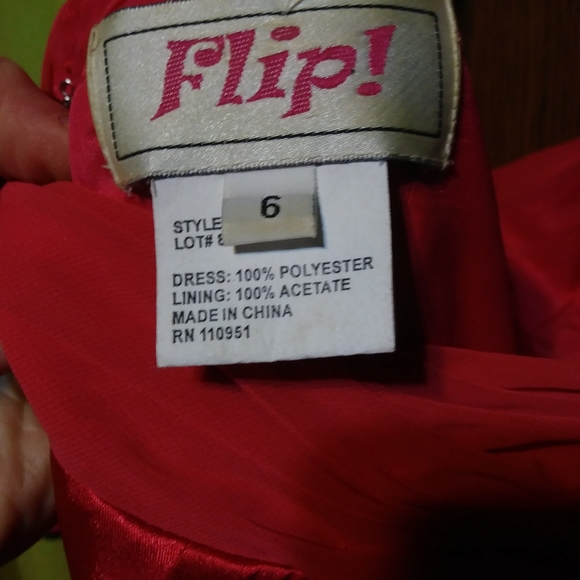Prom dress made by flip its a size 6 and a rose red color - Picture 4 of 4